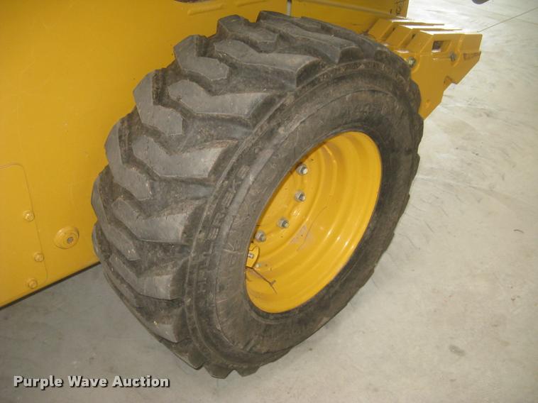 image for item L2324 2010 John Deere 326D skid steer