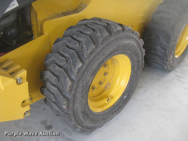 image for item L2324 2010 John Deere 326D skid steer