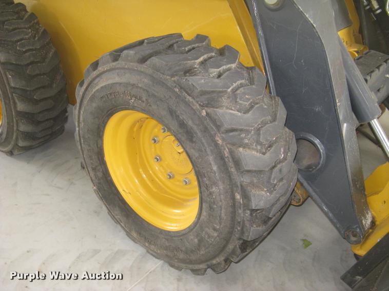 image for item L2324 2010 John Deere 326D skid steer