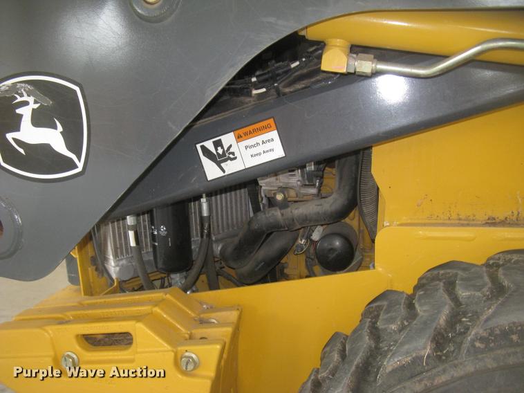 image for item L2324 2010 John Deere 326D skid steer