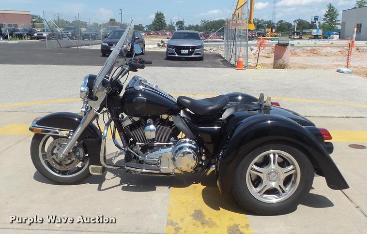 image for item CC9581 2009 Harley Davidson FLHPI tricycle motorcycle