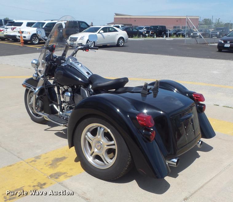 image for item CC9581 2009 Harley Davidson FLHPI tricycle motorcycle