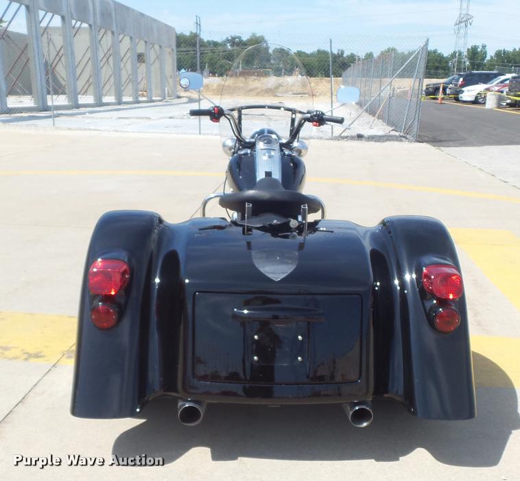 image for item CC9581 2009 Harley Davidson FLHPI tricycle motorcycle