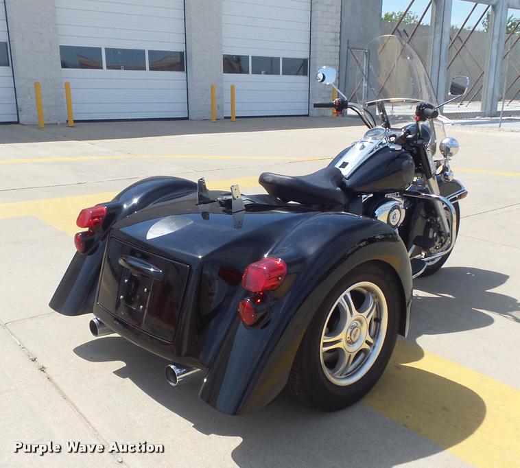 image for item CC9581 2009 Harley Davidson FLHPI tricycle motorcycle