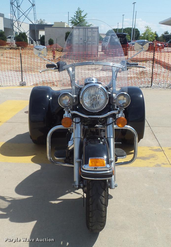 image for item CC9581 2009 Harley Davidson FLHPI tricycle motorcycle