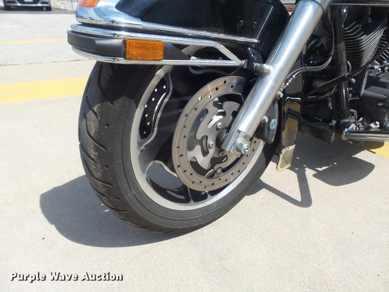 image for item CC9581 2009 Harley Davidson FLHPI tricycle motorcycle