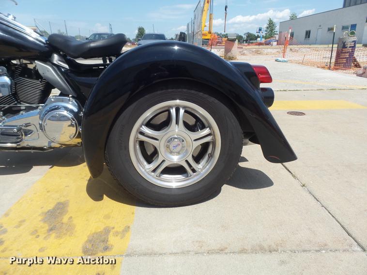 image for item CC9581 2009 Harley Davidson FLHPI tricycle motorcycle
