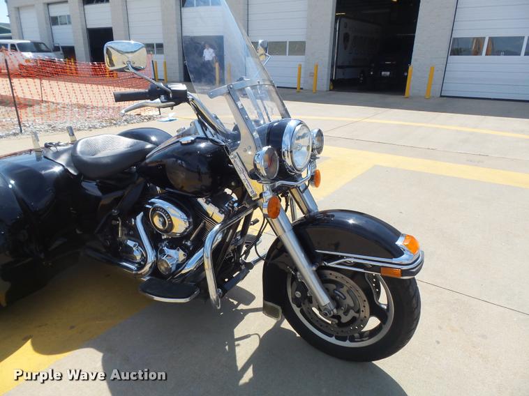 image for item CC9581 2009 Harley Davidson FLHPI tricycle motorcycle