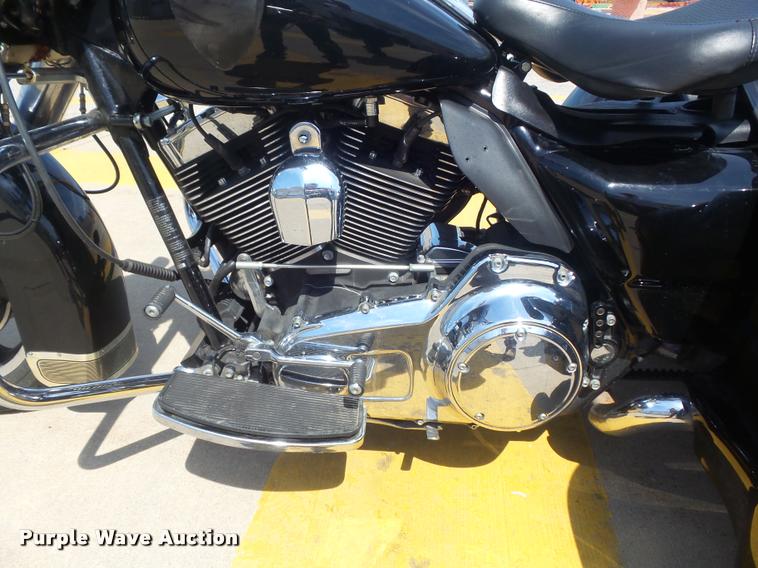 image for item CC9581 2009 Harley Davidson FLHPI tricycle motorcycle