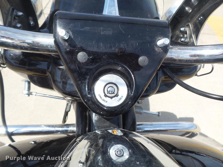 image for item CC9581 2009 Harley Davidson FLHPI tricycle motorcycle