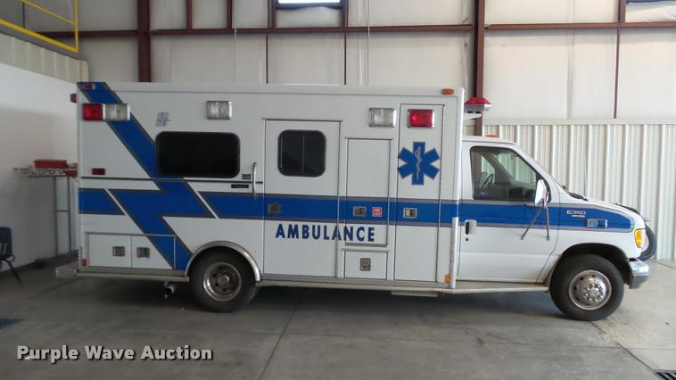 image for item DA1156 1996 Ford Econoline E350 ambulance