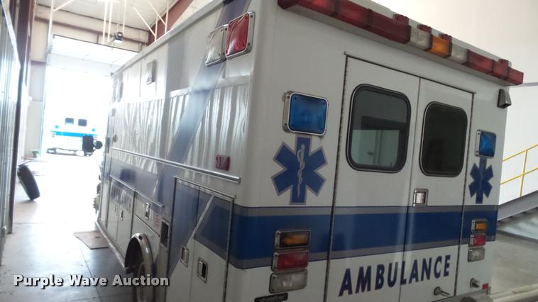 image for item DA1156 1996 Ford Econoline E350 ambulance