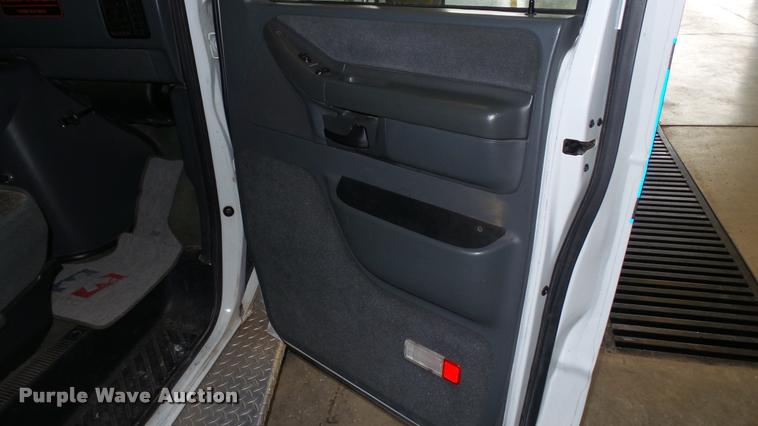 image for item DA1156 1996 Ford Econoline E350 ambulance