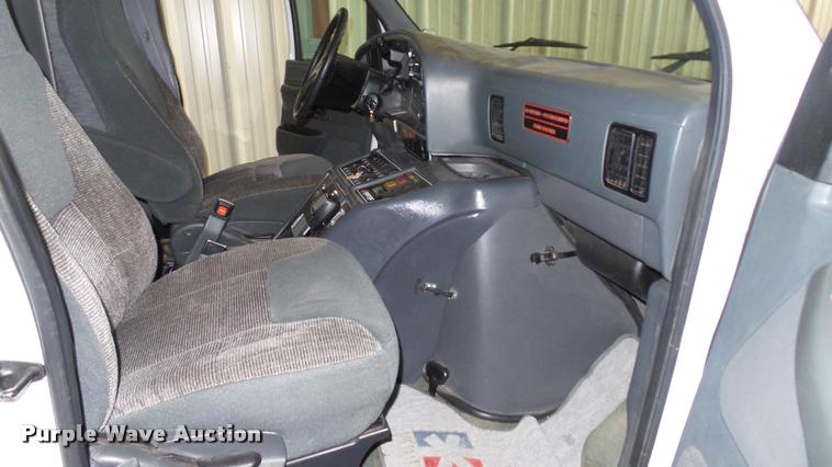 image for item DA1156 1996 Ford Econoline E350 ambulance