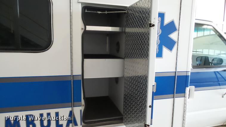 image for item DA1156 1996 Ford Econoline E350 ambulance