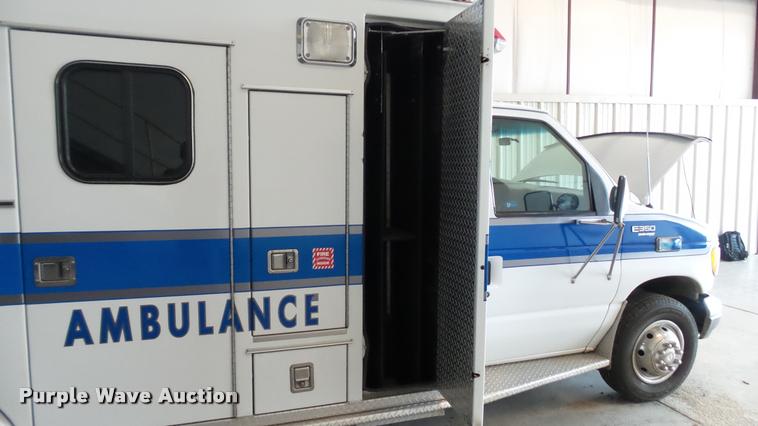 image for item DA1156 1996 Ford Econoline E350 ambulance