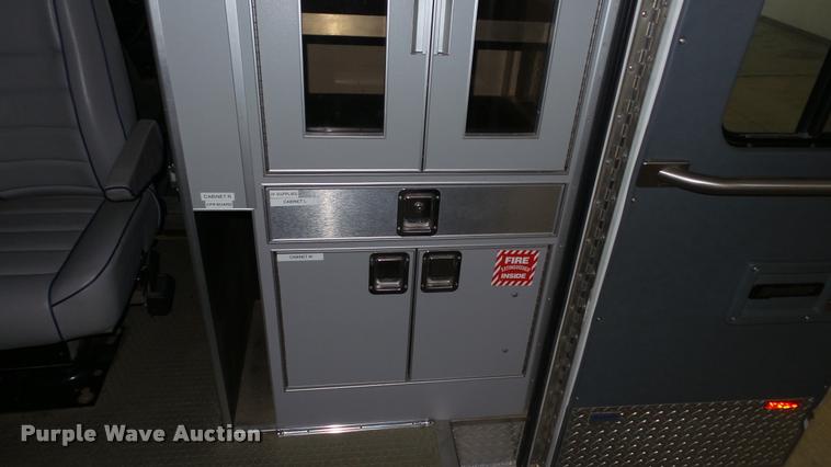 image for item DA1156 1996 Ford Econoline E350 ambulance