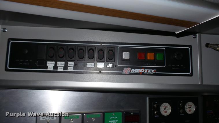 image for item DA1156 1996 Ford Econoline E350 ambulance