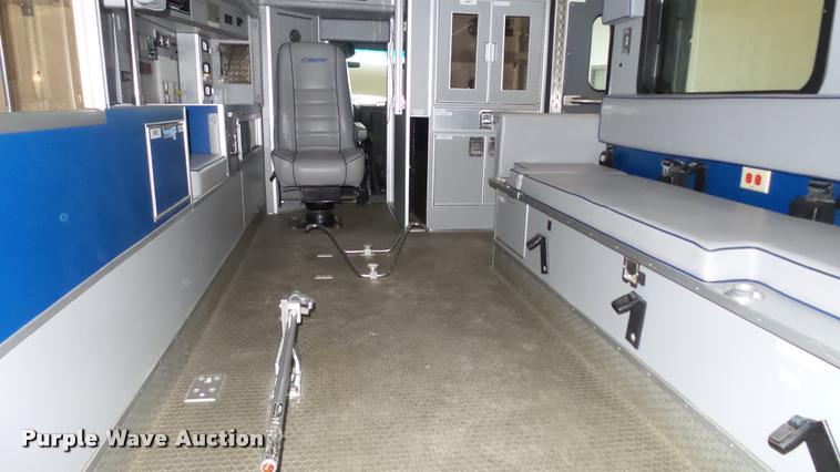 image for item DA1156 1996 Ford Econoline E350 ambulance