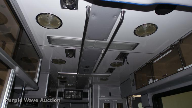 image for item DA1156 1996 Ford Econoline E350 ambulance