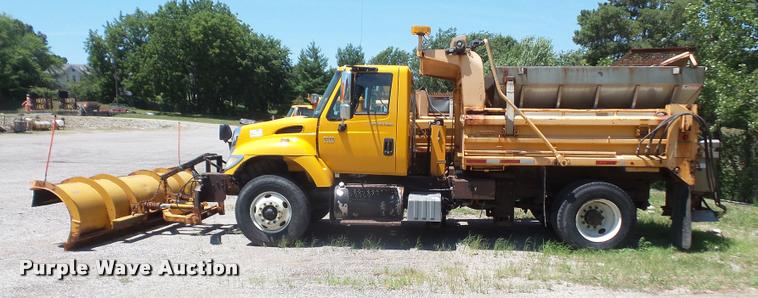 image for item DA1596 2002 International 7400 dump truck