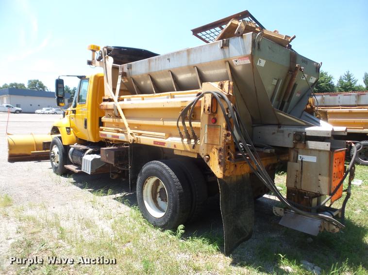 image for item DA1596 2002 International 7400 dump truck