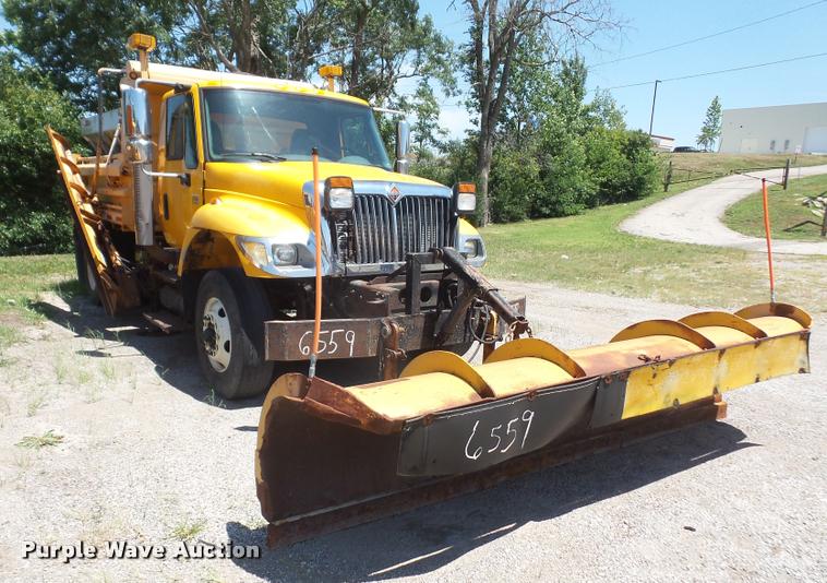 image for item DA1596 2002 International 7400 dump truck