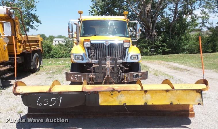 image for item DA1596 2002 International 7400 dump truck