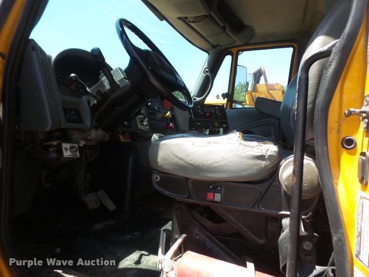 image for item DA1596 2002 International 7400 dump truck