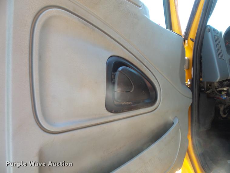 image for item DA1596 2002 International 7400 dump truck