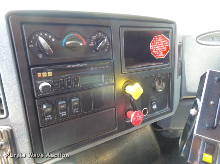 image for item DA1596 2002 International 7400 dump truck