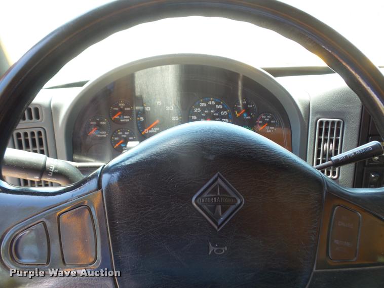 image for item DA1596 2002 International 7400 dump truck