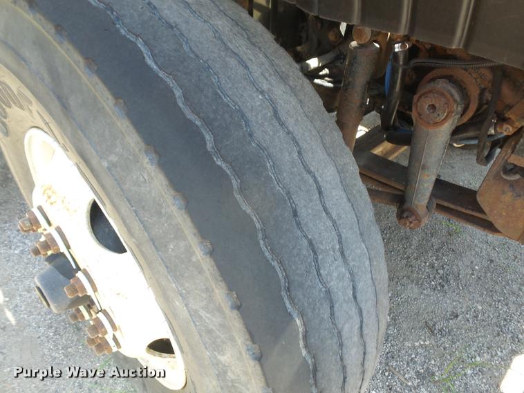 image for item DA1596 2002 International 7400 dump truck