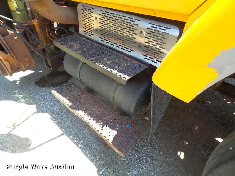 image for item DA1596 2002 International 7400 dump truck