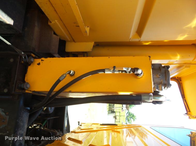 image for item DA1596 2002 International 7400 dump truck