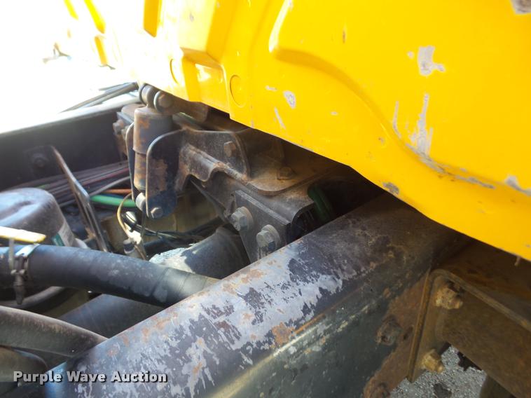 image for item DA1596 2002 International 7400 dump truck