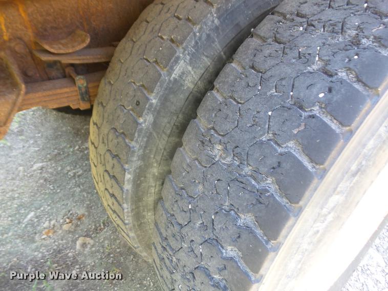 image for item DA1596 2002 International 7400 dump truck