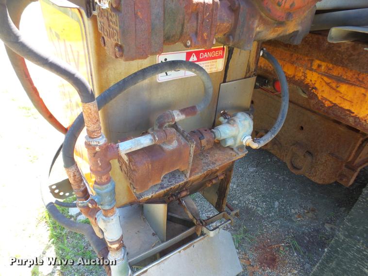 image for item DA1596 2002 International 7400 dump truck