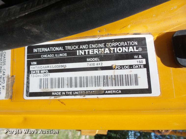 image for item DA1596 2002 International 7400 dump truck