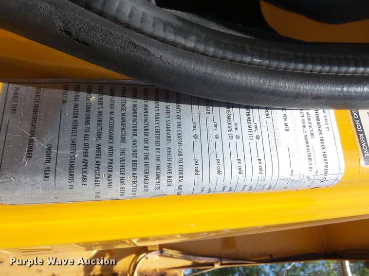 image for item DA1596 2002 International 7400 dump truck