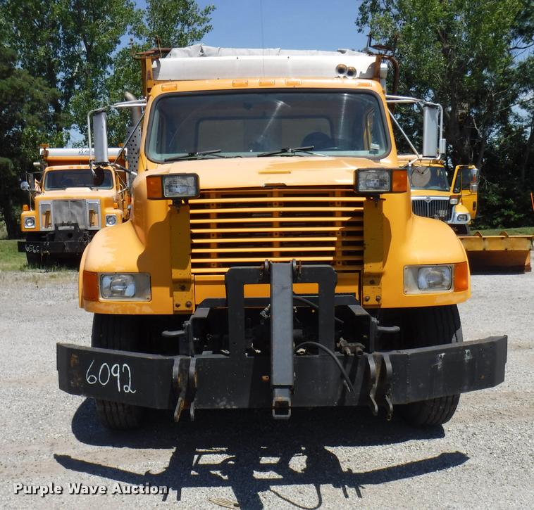 image for item DA1597 2000 International 4900 dump truck