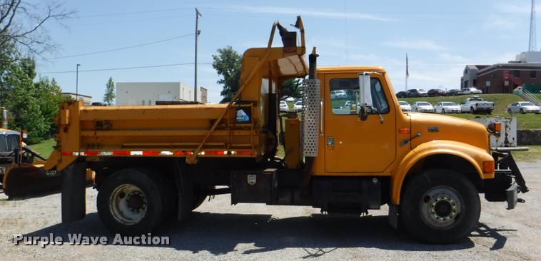 image for item DA1597 2000 International 4900 dump truck