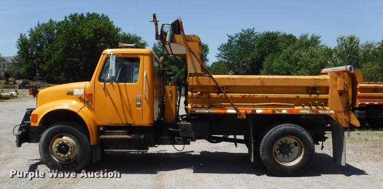 image for item DA1597 2000 International 4900 dump truck