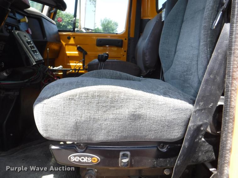 image for item DA1597 2000 International 4900 dump truck