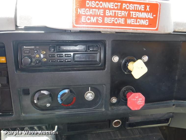 image for item DA1597 2000 International 4900 dump truck