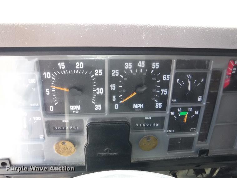 image for item DA1597 2000 International 4900 dump truck