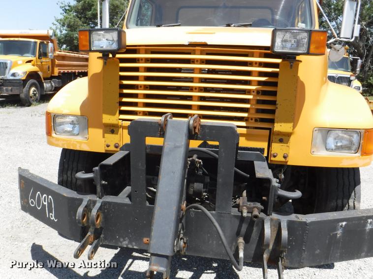 image for item DA1597 2000 International 4900 dump truck