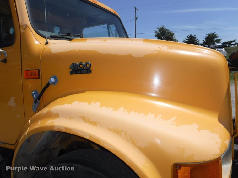 image for item DA1597 2000 International 4900 dump truck