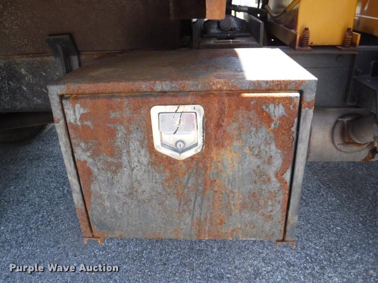 image for item DA1597 2000 International 4900 dump truck