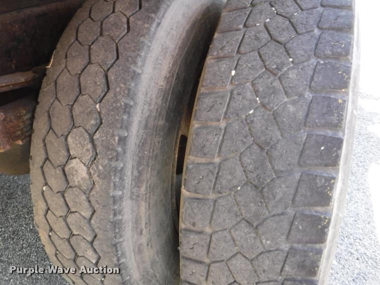 image for item DA1597 2000 International 4900 dump truck